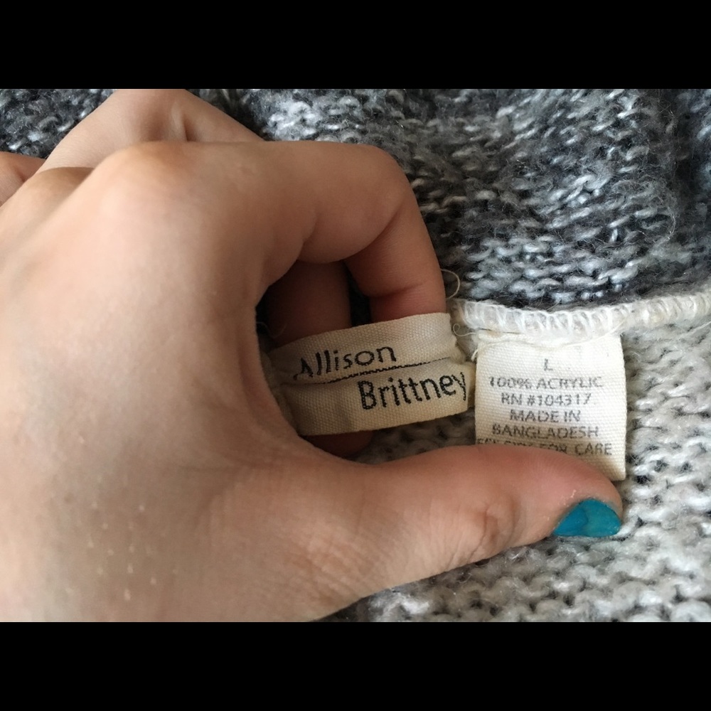 Sweater - Picture 2 of 5